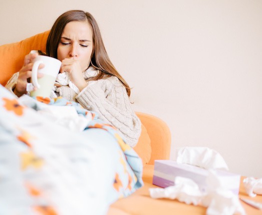 Как правильно лечить простуду во время беременности?