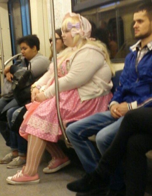 Необычные пассажиры в метро (22 фото)