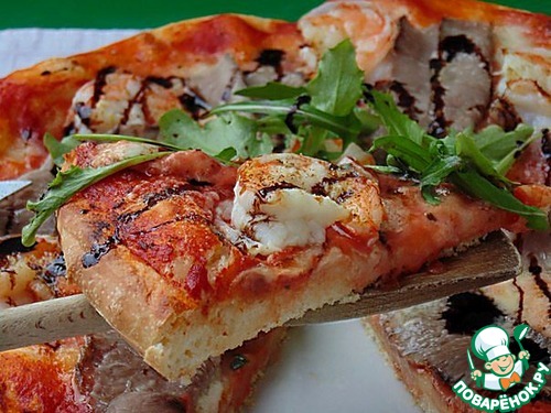 Пицца с ростбифом и креветками