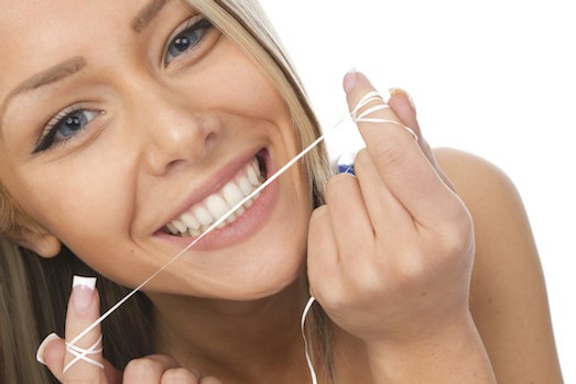 Как правильно выбрать и пользоваться зубной нитью?