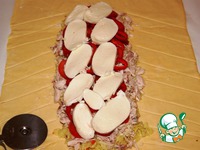 Плетенка из слоеного теста с курицей и овощами