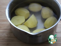 Картофель, запеченный в пикантном соусе с овощами