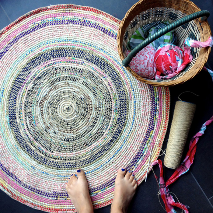 Как сделать коврики из старых вещей своими руками?