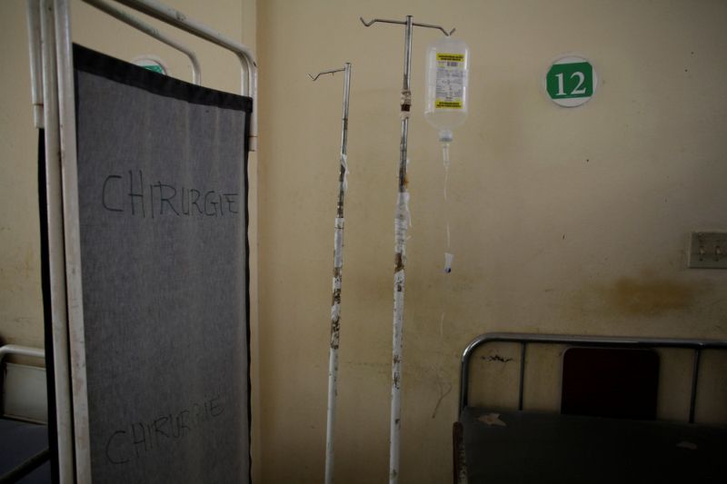 Больница на Гаити, где персонал три месяца не ходит на работу