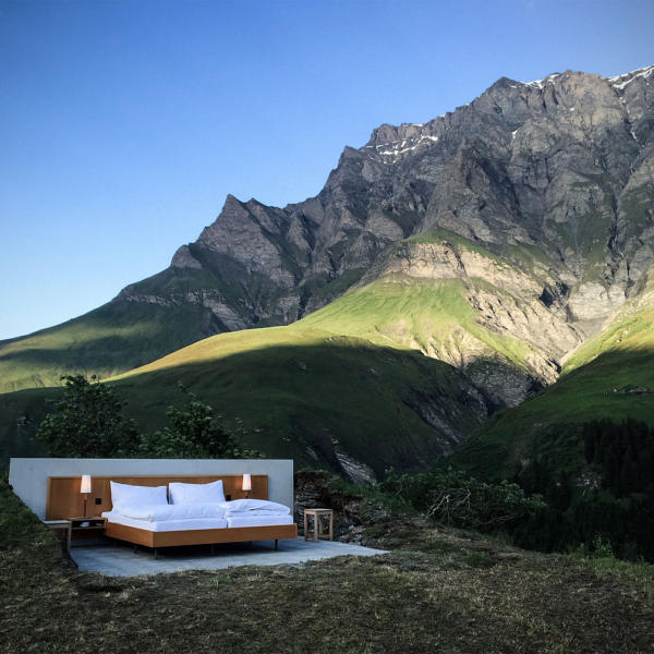 open-air-hotel-room-in-the-swiss-alps-gessato-1-1360x1008