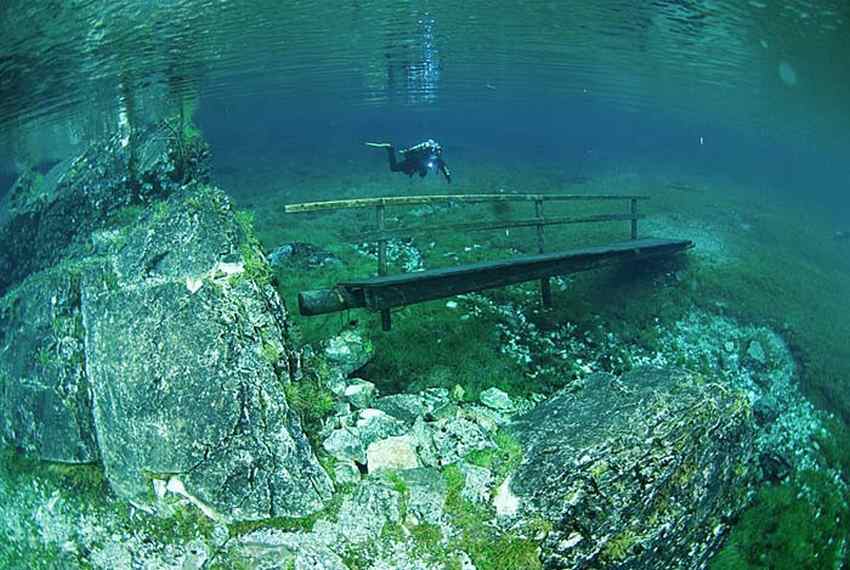 Озеро под водой