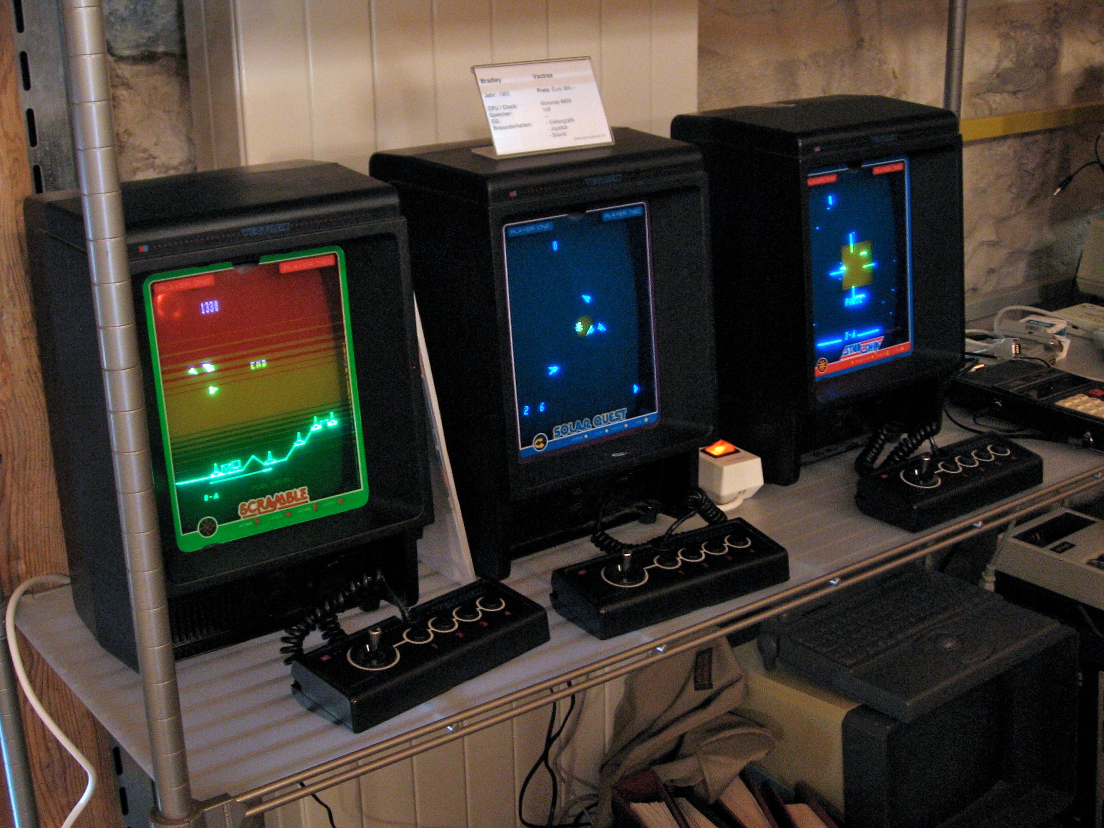 Игры для персонального компьютера. Игровая приставка Vectrex. Vectrex 1982. Консоль Vectrex. Старый игровой компьютер.