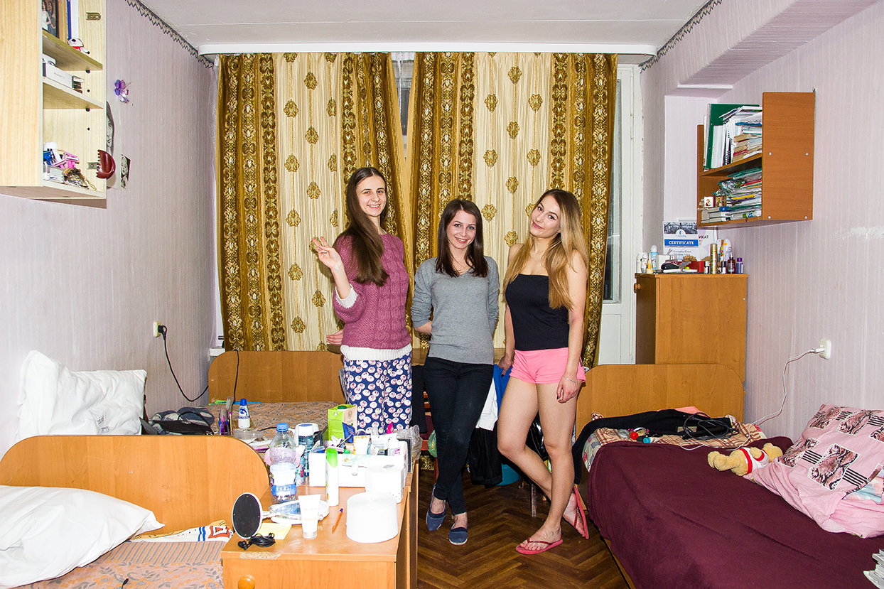 Девочки в общежитии