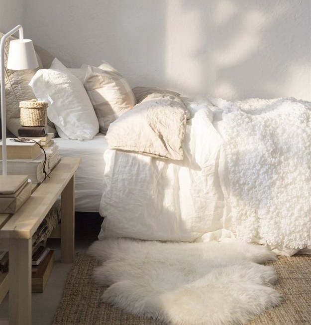 Дизайн спальни на мансарде [60+ фото] — особенности отделки, меблировки, освещения